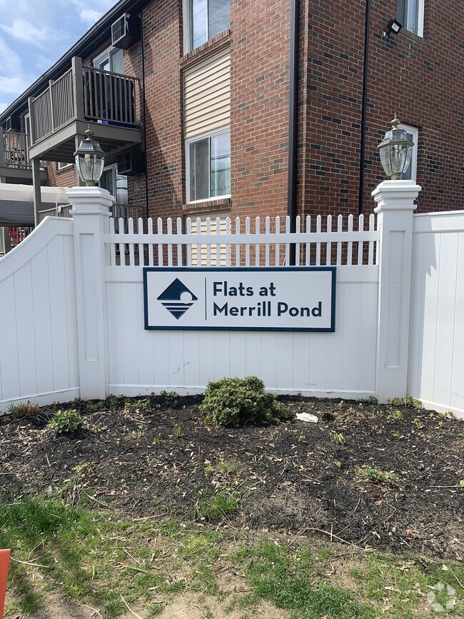 Building Photo - Flats at Merrill Pond