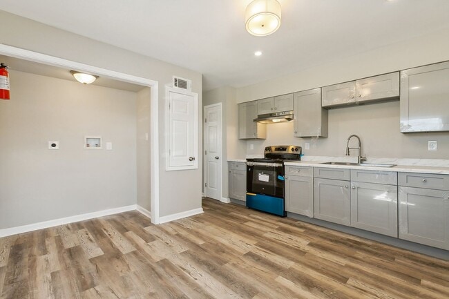 Building Photo - Section 8 Only | Renovated 2BR / 1.5BA | 1,020 Sq Ft Townhouse
