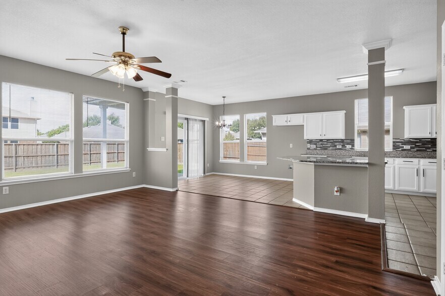 Building Photo - 217 Pinewood Trl