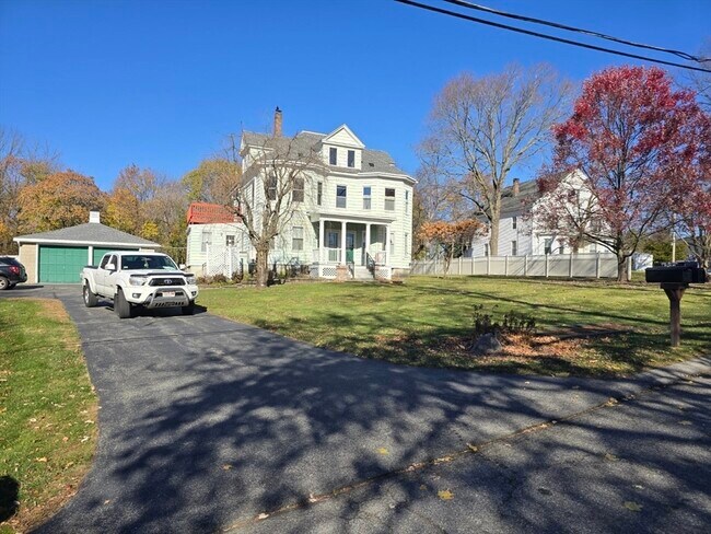 Primary Photo - 5 Infield Ave