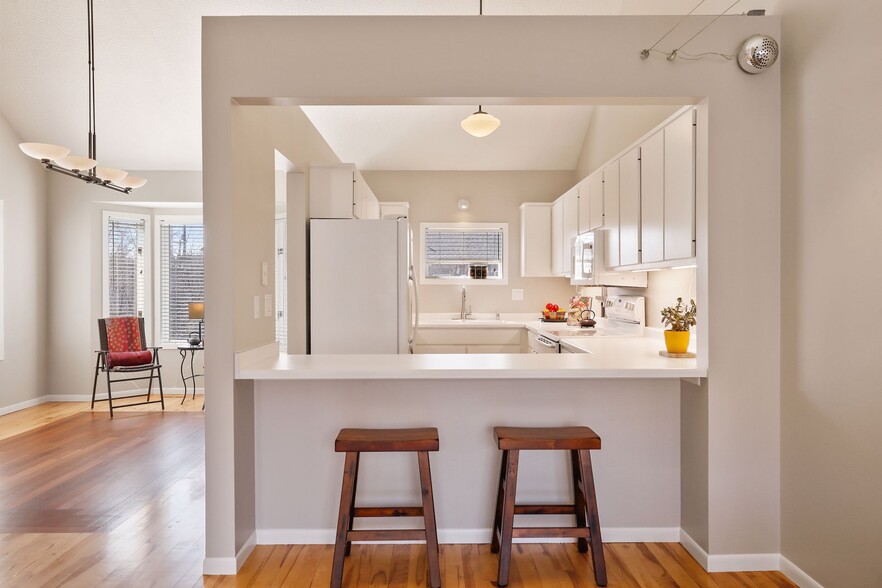 Building Photo - 2869 Kenwood Isles Dr