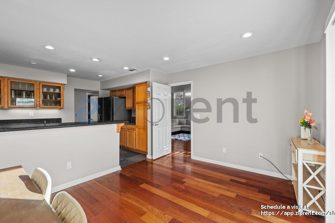 Building Photo - 1088 Vista Pointe Cir