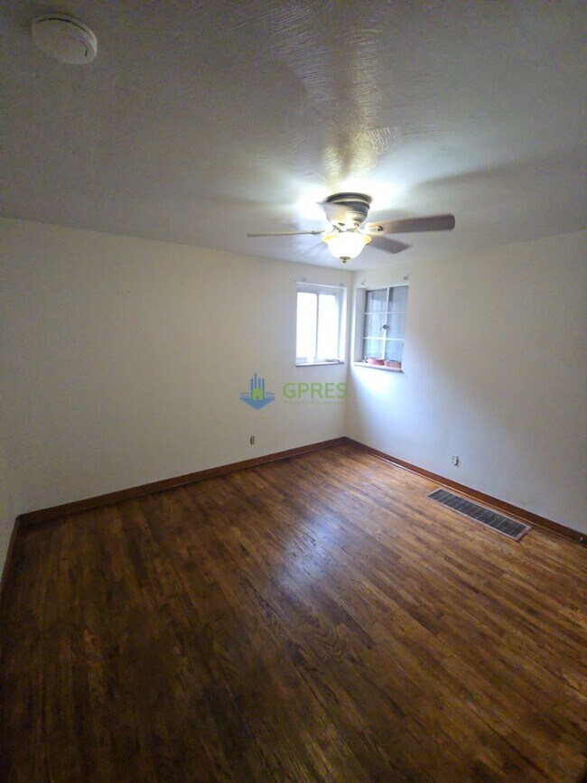 Building Photo - 3 bedroom house for rent in Blawnox