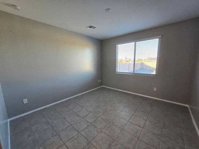 Building Photo - 3 Bedroom/ 2 Bath Red Rock Oasis