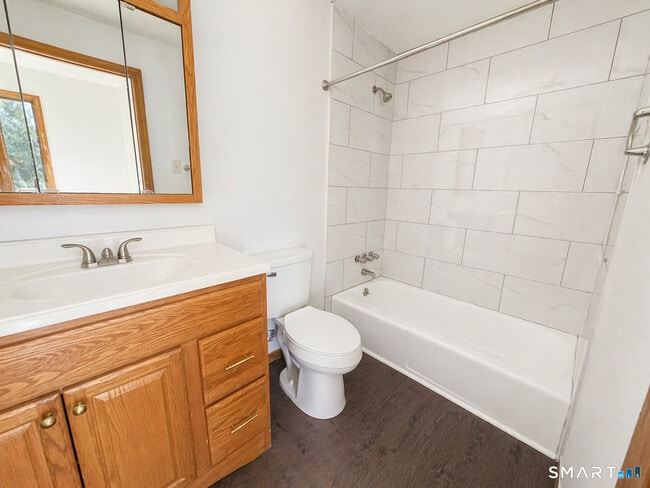 Building Photo - 200 Laura Ln