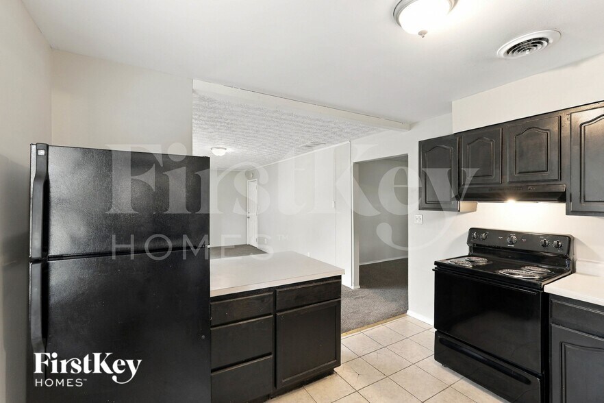 Building Photo - 4455 Stuart Dr