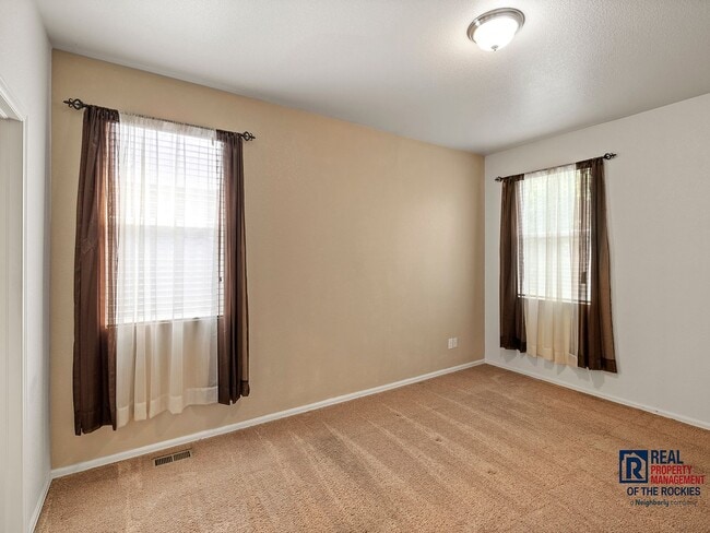 Building Photo - Beautiful Newer Home in Windsor – 3 Bed, 2...