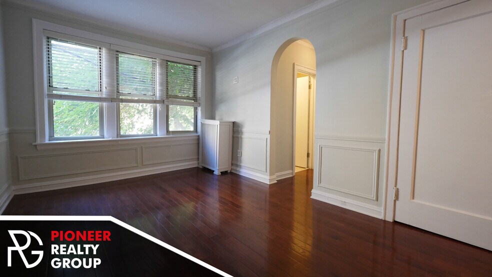 Building Photo - 546 W Surf St