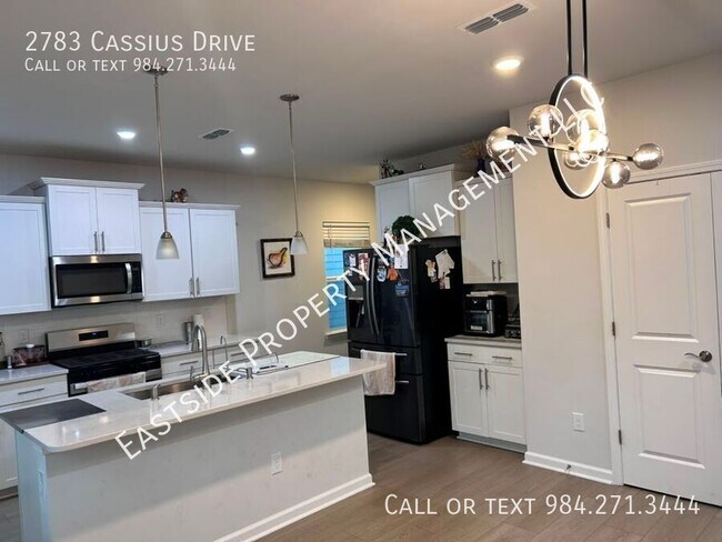 Building Photo - 2783 Cassius Dr
