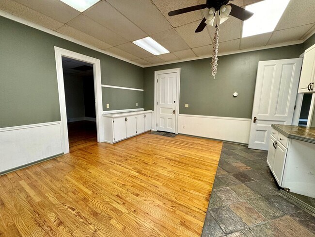 Building Photo - 11 Main St