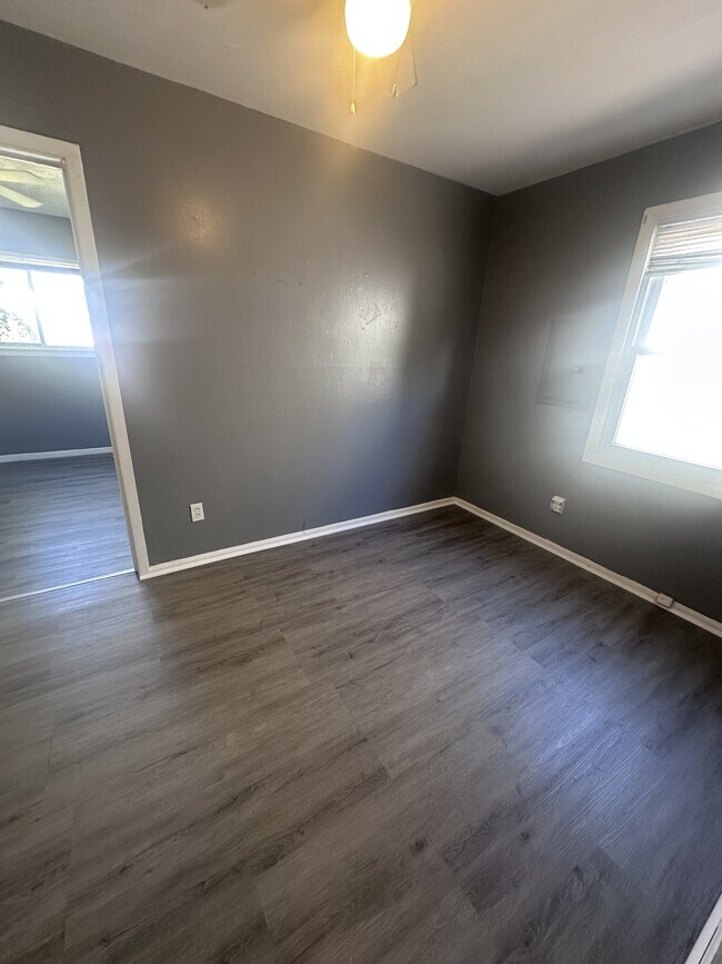 Building Photo - 16313 Clearview Ave