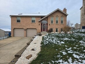 Building Photo - Beautiful Split Entry - 3 Bedroom 2.5 Bathroom in Rustic Ridge Estates