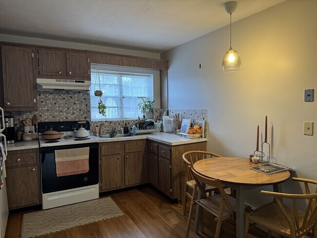 Building Photo - 8 Robinwood Ave