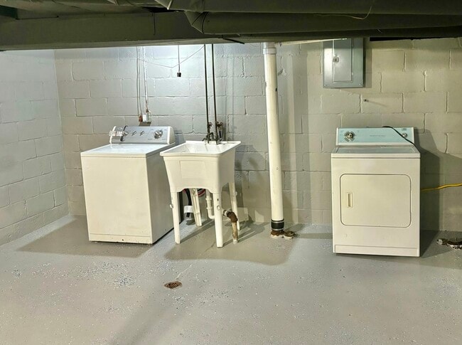 Building Photo - 18492 Greenfield Rd