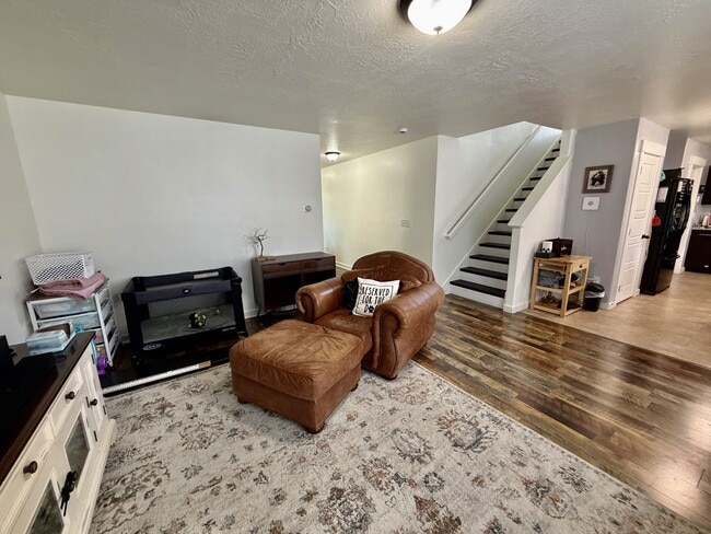 Building Photo - 722 S Willow Park Dr