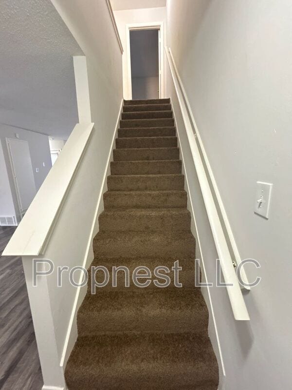 Building Photo - 801 Barrington Woods Cove