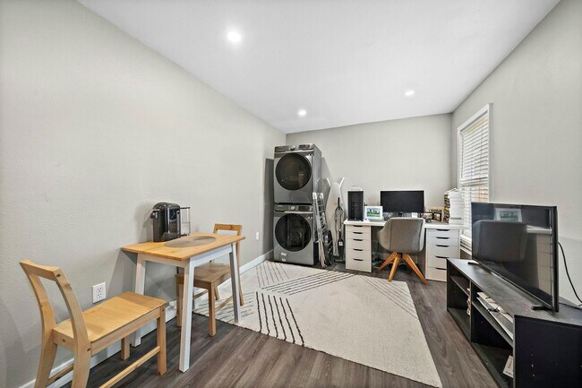 Building Photo - 1811 21st St