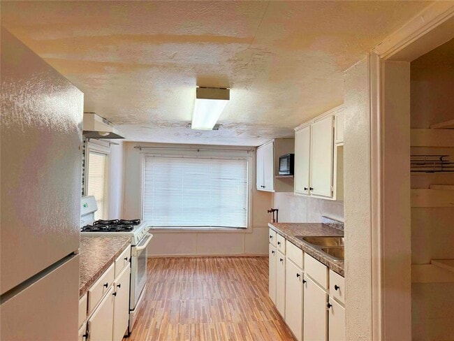 Primary Photo - 723-727 W 27th St