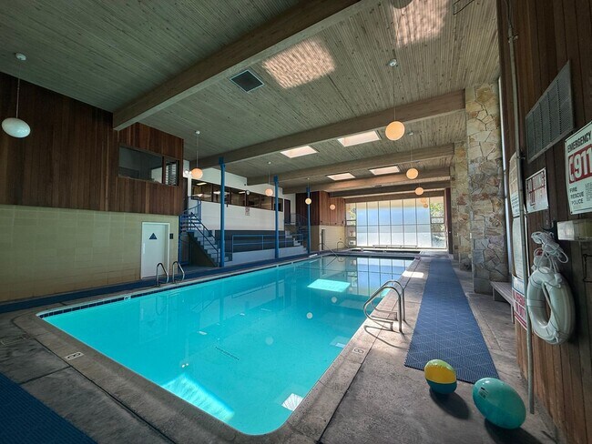 Building Photo - STUNNING THREE BEDROOM PLUS OFFICE MARINER GREEN CONDO WITH GREAT OUTDOOR SPACE