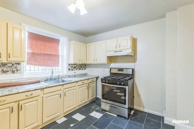 Building Photo - Charming 3BR Townhome in Baltimore