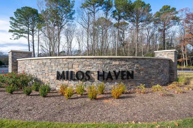 Building Photo - 32066 White Tail Dr