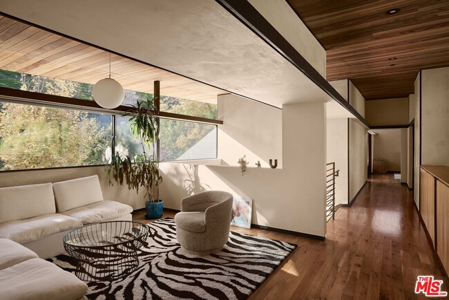 Building Photo - 2496 Mandeville Canyon Rd