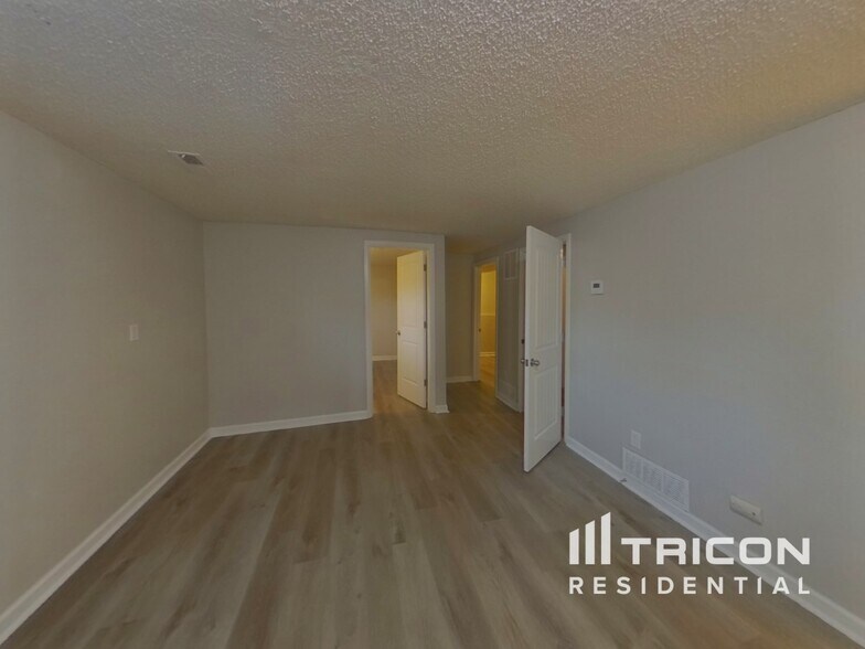 Building Photo - 5014 Bradley Cir