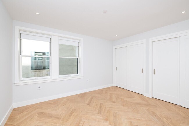 Building Photo - RENOVATED BACK BAY 1 BED WITH A/C & OPEN L...