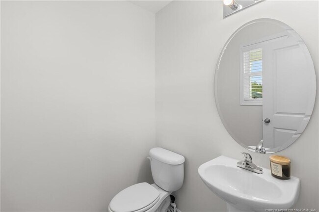 Building Photo - 4993 Blue Springs Rd