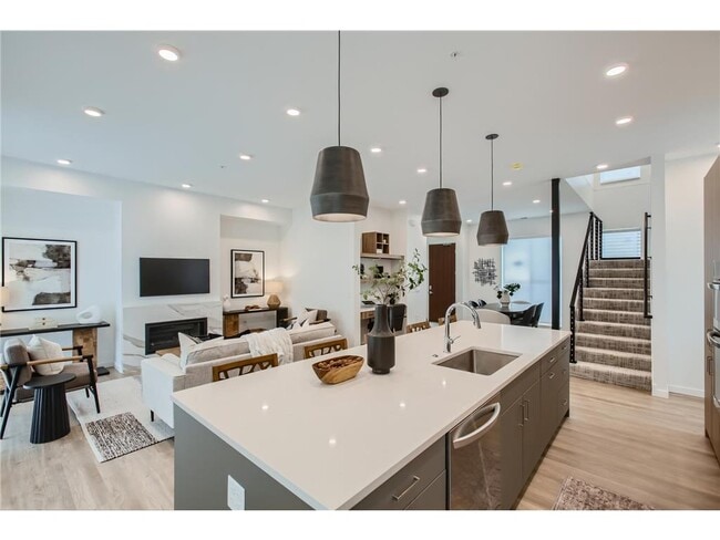 Building Photo - 4 West Dr