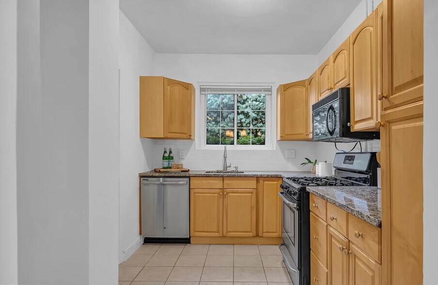 Building Photo - 3484 Martha Custis Dr