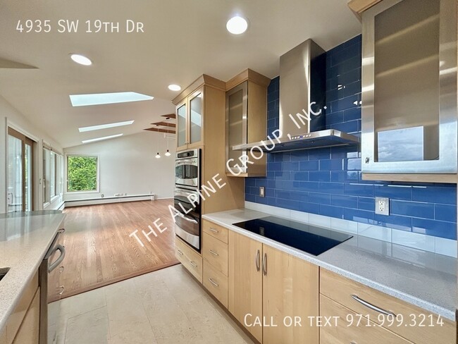 Building Photo - 4935 SW 19th Dr