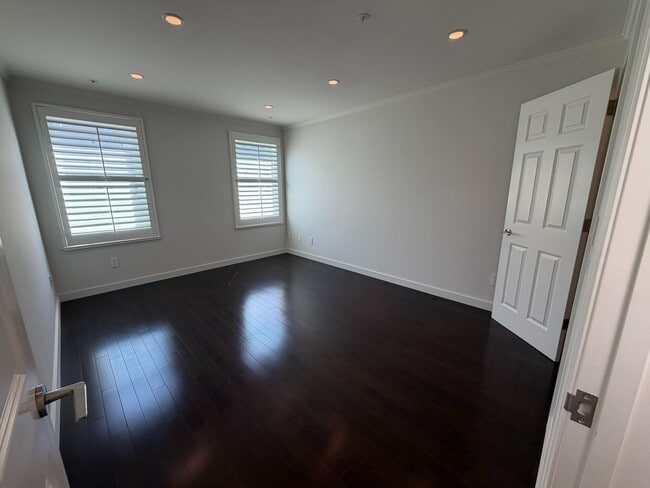 Building Photo - Luxury Pacific Heights 3BD/2.5BA with Private Rooftop Deck