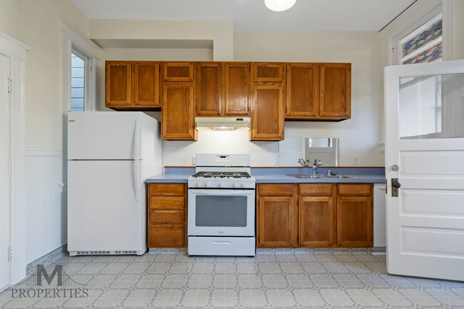 Building Photo - Updated Edwardian Style Noe Valley Flat - ...