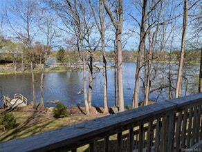 Building Photo - 8 Teatown Ct