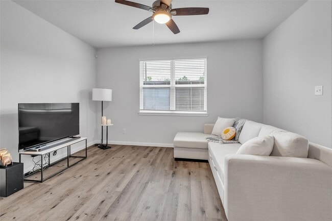 Building Photo - Beautifully maintained 2-story home in the desirable Camillo Lakes community, offering 3 bedrooms...