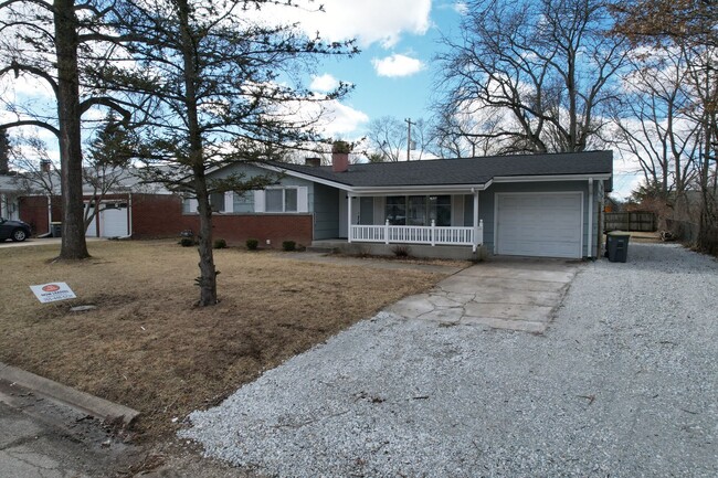 Building Photo - Four Bedroom Single Family Home in West La...