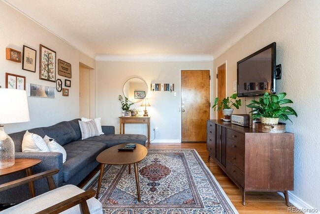 Building Photo - 733 E 2nd Ave