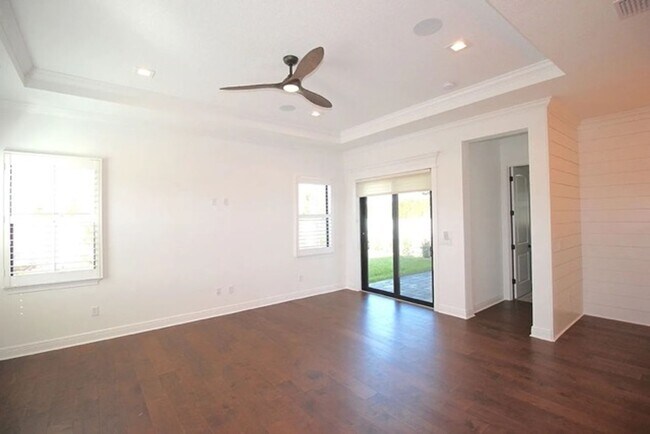 Building Photo - Coastal Living in Marina del Palma?!