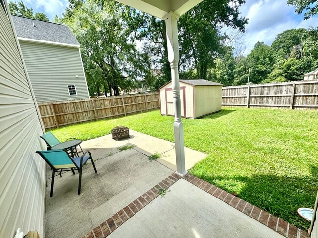 Building Photo - Welcome Home to Comfort and Convenience!