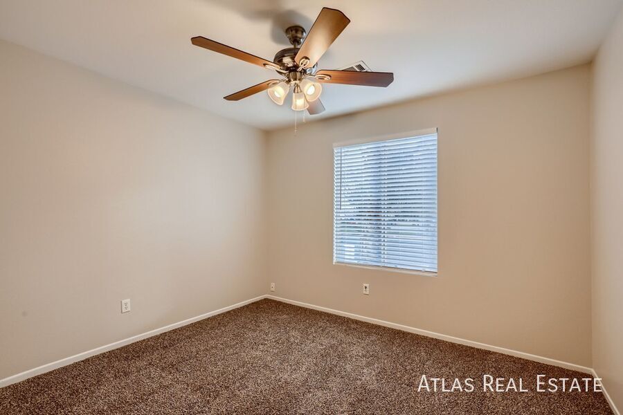 Building Photo - 5531 Los Lobos St