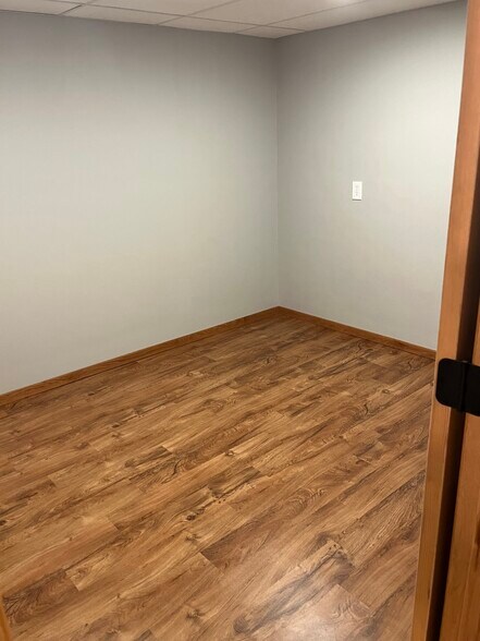 Building Photo - 1909 Holiday Rd