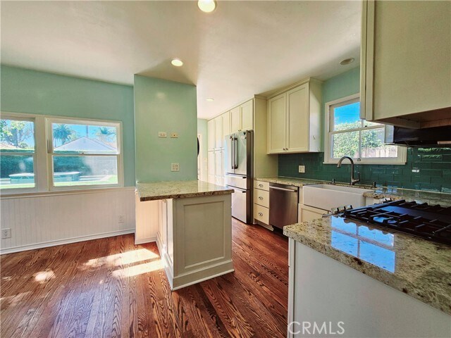 Building Photo - 743 Kerns Ave