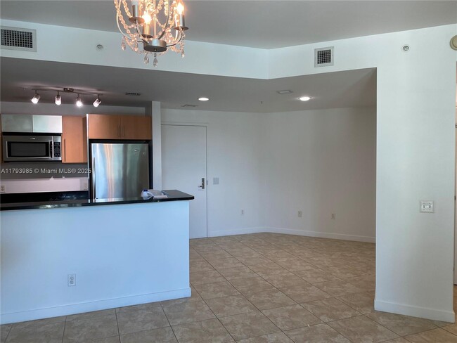 Primary Photo - 300 S Biscayne Blvd