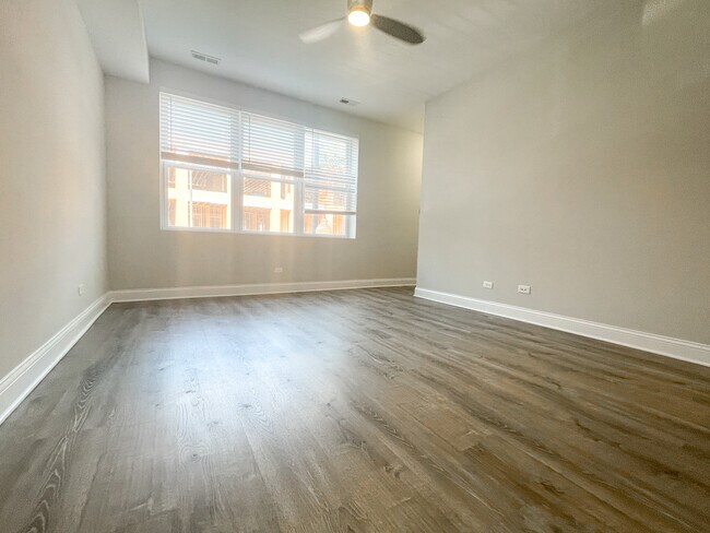 Building Photo - 3116 N Milwaukee Ave