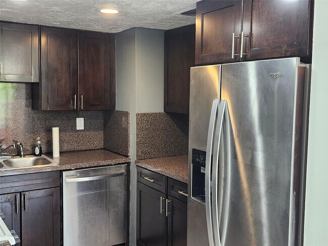 Building Photo - 2944 E Missionwood Ln