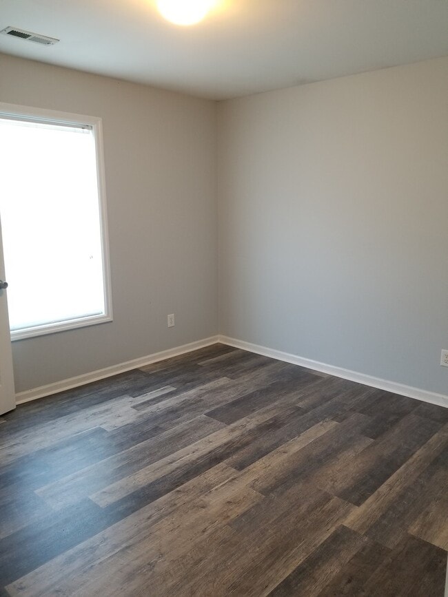 Building Photo - 15 Coats Cir