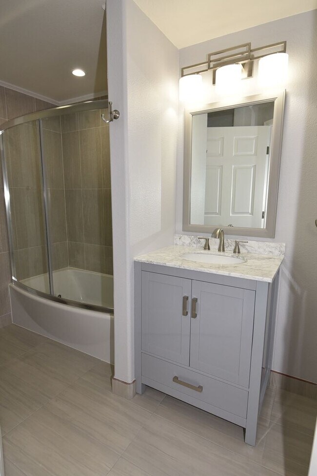 Building Photo - STUNNING AND MODERN 2 BED 2 BATH CONDO AT ...