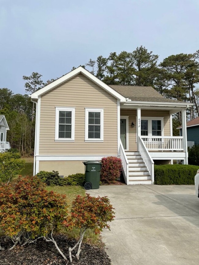 Building Photo - Charming 3 Bedroom, 2 Bath Home in the Heart of Manteo!