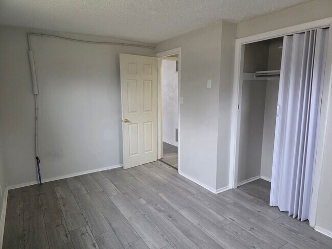 Building Photo - 2 bed, 1 bath Home in Elkhart IN   ACCEPTING SECTION 8